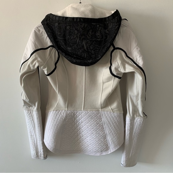 Lululemon white long sleeve fleece lined jacket size 4 removable black lace hood - Picture 5 of 5